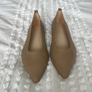 Never worn Everlane nude flats size 9